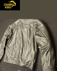 CHAMP KING เสื้อแจ็คเก็ตหนังผู้ชายแบบควิลท์ ปิดด้วยซิป สีพื้น ปกคอพับ - Product Image 6