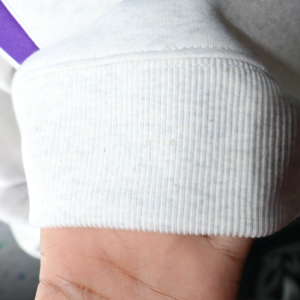 Sudadera COUGS ASH GREY con cuello alto, 100% bordado con apliques morados, cuello ancho, CLUSH INDUSTRIES - Product Image 4