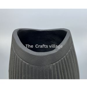 Minimalist Black <b>Ribbed</b> Metal <b>Vase</b> Handmade Decorative Tabletop Flower <b>Vase</b> Modern Home Decor Accent Centerpiece Elegant Gift - Product Image 4