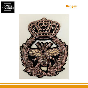 Insignia de Abeja Antigua Hecha a Mano (5×6 cm) – Diseño Personalizable con Hojas Laterales de Proveedor Indio al Precio Más Bajo del Mercado - Product Image 3