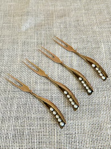Ensemble de 4 fourchettes en or antique de haute qualité pour restaurants et événements - Product Image 2
