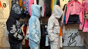 Wholesale Sun Faded <b>Distressed</b> Embroidery Men Streetwear Tracksuit Screen Printing Logo Tracksuit with Drawstring - Product Image 4