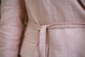 Bella Phung, Chaqueta de punto ecológica transpirable de alta calidad para mujer, bolsillos laterales con solapa frontal y corbata holgada de piel - Product Image 4