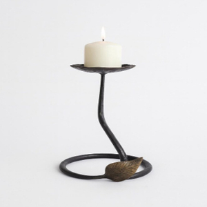Porte-bougie rustique en fer noir forgé à la main avec base en feuille de laiton - Product Image 3