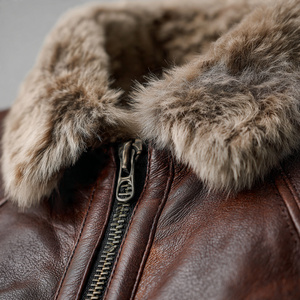 Veste en cuir et fourrure de haute qualité, très élégante et stylée pour femmes - Product Image 3