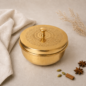 Pot de rangement artisanal en laiton SHUBHAM avec couvercle en métal, finition martelée, design vintage, qualité alimentaire pour la cuisine - Fruits secs, noix, bonbons - Product Image 6