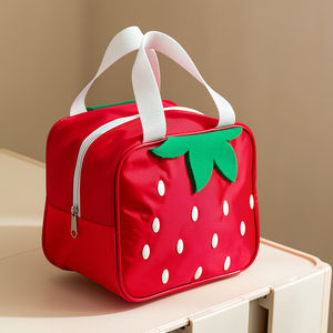 กระเป๋าเก็บความเย็นแฟชั่นลายสตรอว์เบอร์รี่ ดีไซน์เก๋ ผลิตจากโพลีเอสเตอร์ทนทาน - Product Image 4