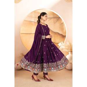 Conjunto de Traje de Fiesta con Vestido Bordado con Lentejuelas y Hilos Múltiples para Mujer - Product Image 5