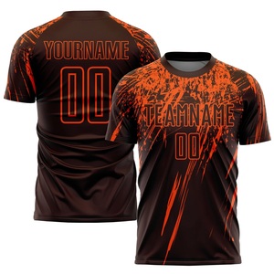 เสื้อฟุตบอลสีดำส้มแบบกำหนดเองขายดีที่สุด เสื้อทีมฟุตบอลระบายอากาศได้ดี พร้อมโลโก้ ชื่อ และหมายเลขส่วนตัวจากผู้ผลิต - Product Image 4
