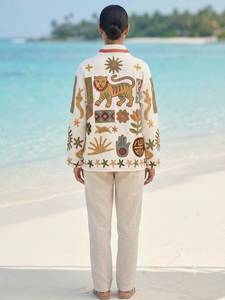 Veste blanche brodée à la main avec des motifs floraux, manches longues, col boutonné, style vacances d'été, veste en coton tissé pour femmes - Product Image 5