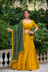 Lehenga Choli en coton noir uni pour femmes avec détails Gota Patti - Product Image 5