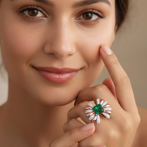 แหวนดีไซน์กลีบดอกไม้สีเขียวมรกตทรงเจ้าหญิงสุดหรูสำหรับผู้หญิงของขวัญแต่งงาน - Product Image 1