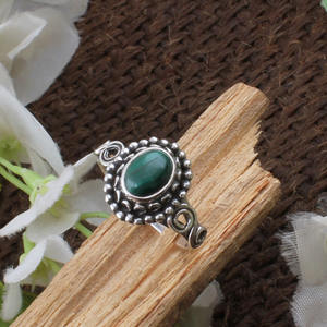 Bague artisanale en argent sterling 925 avec malachite, pierre précieuse naturelle, bordure à pois, style vintage, bijoux de mariage pour femmes - Product Image 2