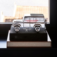 Sculpture de table Jeep en métal moderne, en aluminium moulé, art artisanal pour la décoration de bureau, sculpture abstraite unique sur mesure