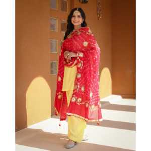 Ensemble de costume en satin Inara XS couleur jaune - Product Image 5