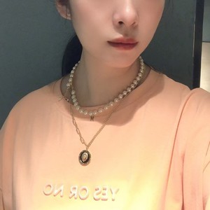 สร้อยคอจี้สไตล์เรโทรฝรั่งเศส พร้อมตัวล็อคแบบ OT และไข่มุกเทียม สร้อยคอระดับไฮเอนด์ ดีไซน์เฉพาะตัว ให้ความรู้สึกหรูหราเบาๆ - Product Image 4