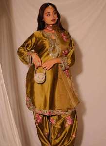 Haut en satin brodé lourd avec salwar Farshi à manches longues et dupatta en soie organza entièrement cousu, idéal pour les fêtes (NW3081) DC - Product Image 6