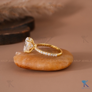 Anillos de Compromiso con Diamantes Cultivados en Laboratorio, Ovalados, Oro Amarillo Sólido de 14K, Halo Oculto, Fabricante y Proveedor de Joyería Nupcial Personalizada - Product Image 2