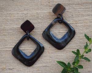 ต่างหูทำจากเขาควายขัดเงา งานฝีมือดั้งเดิม ดีไซน์ใหม่รักษ์โลก งานฝีมือธรรมชาติ เครื่องประดับสำหรับผู้หญิง สั่งทำได้ ขายดีที่สุด - Product Image 2