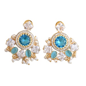 Boucles d'oreilles pendantes en laiton naturel, clous d'oreilles haut de gamme en pierre semi-précieuse naturelle, texture laiton mat, pièce tendance et affirmée, export en gros - Product Image 1