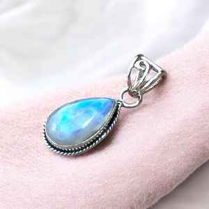Pendentif Goutte d'Eau en Pierre de Lune Arc-en-Ciel, Argent Sterling 925, Fait Main, Bijou Bohème en Pierre Précieuse, Cadeau pour Femme - Product Image 5