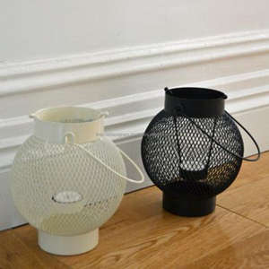 โคมไฟแขวนเฮอร์ริเคนสีขาวสีดำพร้อมเชิงเทียนสำหรับตกแต่งบ้านสวนระเบียงของตกแต่งคริสต์มาส - Product Image 1