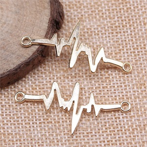 Connecteur de forme d'onde ECG 44x20mm en alliage de zinc argent antique <span class=keywords><strong>pour</strong></span> la décoration de porte-<span class=keywords><strong>badge</strong></span> d'infirmière - Product Image 4