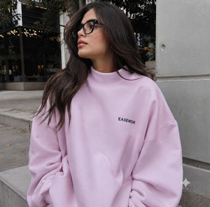 เสื้อสเวตเชิ้ตคอเต่าทรงโอเวอร์ไซส์สำหรับผู้หญิง แบบสั่งทำ OEM ผ้าคอตตอนฟลีซหนานุ่ม ทรงหลวมไหล่ตก สไตล์สตรีทแวร์ - Product Image 1