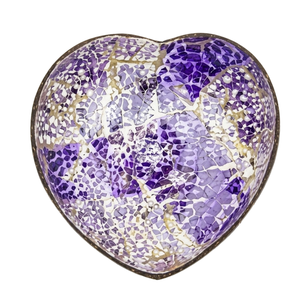 Bol en coquille de noix de coco avec motif décoratif sculpté, finition écologique, surface de cuisine élégante et polie - Product Image 1