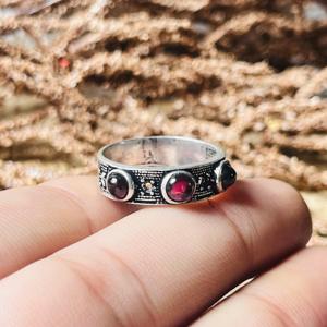 Anillo de latón con granate, banda ancha, estilo bohemio gótico, anillo de granate rodolita para mujer, joyería tribal de plata oxidada, venta al por mayor - Product Image 5