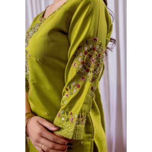 Conjunto Elegante de Kurti Recto, Pantalón y Dupatta para Mujer - Product Image 2