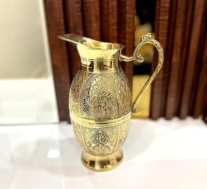 Pot à eau en métal oriental avec poignée, finition dorée, pichet décoratif sans couvercle - Product Image 1