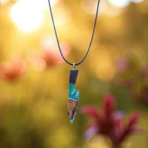 Collier Pendentif Écologique en Bois et Résine, Personnalisé - Product Image 6