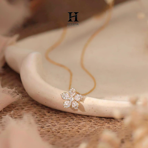 Collier élégant en or 14 carats avec pendentif floral en diamant, bijoux fins minimalistes pour femmes - Product Image 5