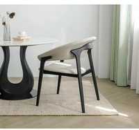 Chaise de salle à manger moderne en bois massif chêne miel avec dossier à lattes verticales, assise confortable pour cuisine, restaurant professionnel et café