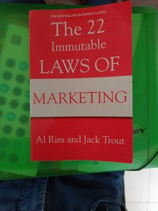 The 22 Immutable Laws of Marketing Business Leadership Marketing Guide <b>Book</b> - Product Image 3