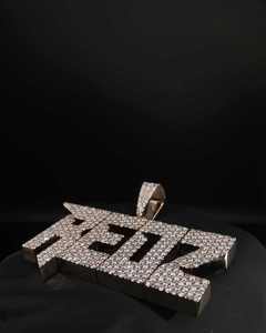 Colgante Personalizado de Letras/Números Universitarios Plateados con Incrustaciones de Moissanita, Joyería Hiphop para Niños y Niñas, Regalo Personalizado - Product Image 2