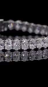 Pulsera de tenis con diamantes simulados de corte ovalado para mujer |   Diamante de Laboratorio Certificado IGI Chapado en Oro de 18K de Lujo |   Elegante Fiesta Nupcial - Product Image 4