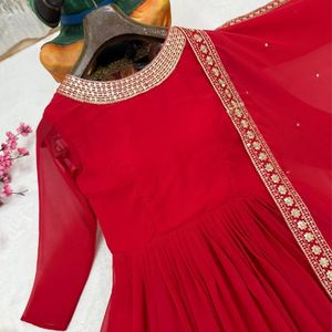 Ensemble indien pakistanais rouge Vichitra à sequins, longueur cheville, robe et bas de tenue réversibles avec dupatta pour mariage et fête - Product Image 2