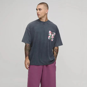 Camiseta Oversize de Algodón para Hombre con Hombros Caídos, Estampado Gráfico en el Pecho, Manga Corta, Estilo Casual Urbano, Ajuste Holgado - Product Image 1