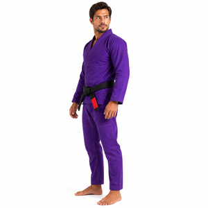 Traje de BJJ premium diseñado para la práctica de grappling con costuras reforzadas, tela transpirable y movimiento sin restricciones durante la intensa actividad. - Product Image 2