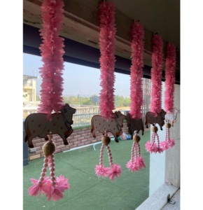 Guirnalda de flores con motivos de vaca hecha a mano, juego de 10 colgantes decorativos para puerta, para decoración festiva y de pooja. - Product Image 2