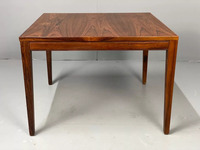 Table basse carrée moderne danoise en teck hautement figuré avec finition bois naturel