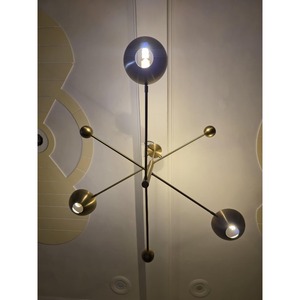 FABULOUS IMPEX CL-025 Luminaire suspendu moderne en métal avec abat-jour en forme de bol et accents sphériques pour une décoration intérieure contemporaine - Product Image 2