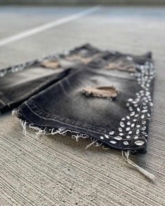 Pantalones Cortos de Mezclilla Casuales para Hombre con Borde Deshilachado, Estilo Streetwear Personalizado, con Pedrería de Cristal y Lavado Ácido - Product Image 5