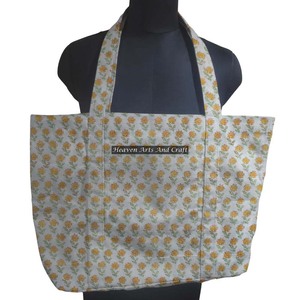 Sac fourre-tout à imprimé bloc fait à la main en toile de coton florale écologique léger avec poche pratique pour les achats de plage d'été et d'hiver - Product Image 1