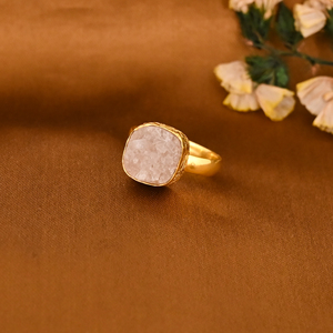 Anillo de Latón Chapado en Oro con Incrustaciones de Gemas Druzy Blancas Naturales para Mujer - Product Image 2