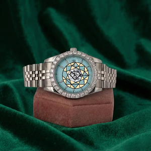 Montre à quartz en acier inoxydable avec lunette sertie de diamants de laboratoire et cadran bleu en cristal de saphir, ronde, analogique, avec fermoir déployant - Product Image 1