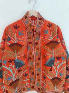 Chaqueta de terciopelo naranja Suzani bordada a mano, abrigo estilo indio hecho a mano, túnica nupcial boho, chaqueta para festivales, regalo para ella/él - Product Image 2