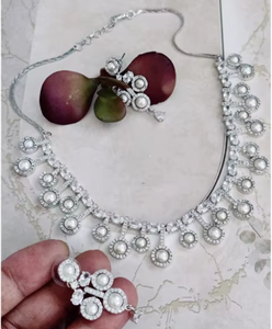 Magnifique ensemble collier et boucles d'oreilles en laiton argenté de qualité supérieure avec zircon, idéal pour les mariages et les soirées, pour femmes - Product Image 2